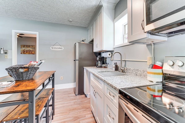 House (1 Bedroom) | Interior - Hike to Hot Springs! Monterey Cabin on 4 Acres (Monterey)