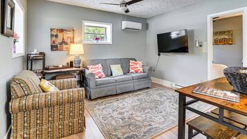 House (1 Bedroom) | Interior