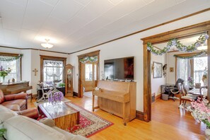 House (4 Bedrooms) | Interior