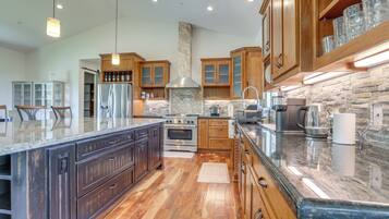 House (4 Bedrooms) | Interior