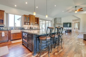 House (4 Bedrooms) | Interior