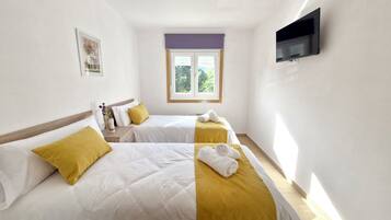 3 bedrooms, iron/ironing board, travel cot, WiFi