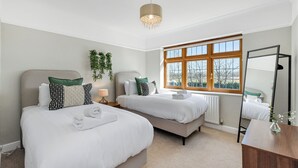 Unclassified image, 4 of 23, button - Holly House (Nottingham)