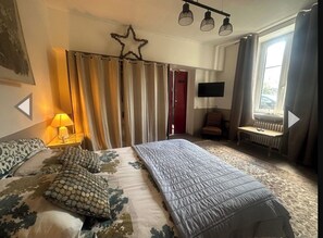 4 slaapkamers, een strijkplank/strijkijzer, wifi, beddengoed