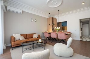 Apartment | 3 bedrooms, Internet - Spacious 3BR by Cismigiu Gardens Calea Victoriei (Bucharest)