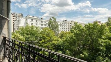 3 عدّة غرف نوم وخدمة الإنترنت