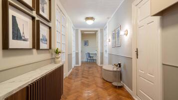 3 عدّة غرف نوم وخدمة الإنترنت