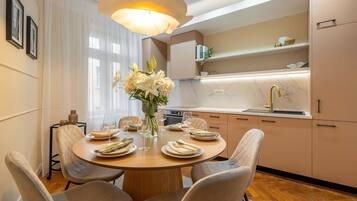 3 عدّة غرف نوم وخدمة الإنترنت