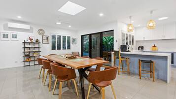 House | 4 bedrooms, high-speed internet