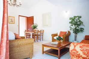 Living area - Cadouin - sleeps 4 guests  in 2 bedrooms (Larzac)