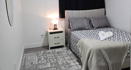 Charming 1-bedroom house with WiFi and AC in enchanting Edmonton