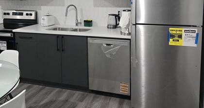Charming 1-bedroom house with WiFi and AC in enchanting Edmonton