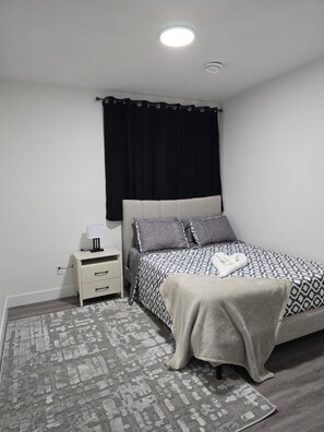 1 slaapkamer, een strijkplank/strijkijzer, gratis wifi, beddengoed