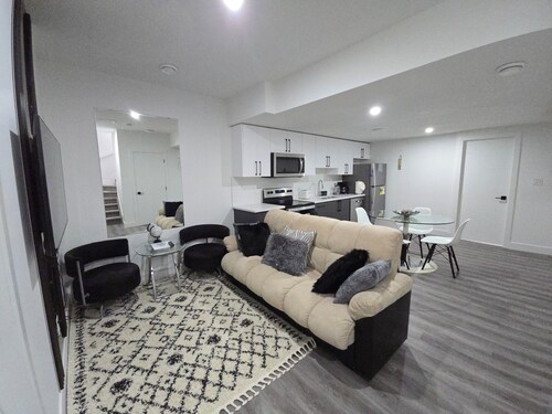 Charming 1-bedroom house with WiFi and AC in enchanting Edmonton
