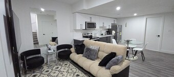 Charming 1-bedroom house with WiFi and AC in enchanting Edmonton