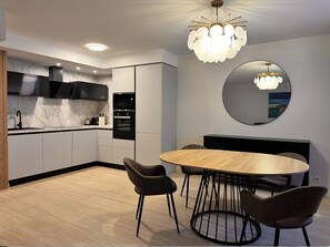 Dining - Elegant, Modern and Comfortable 300 mt from the Palais des Festivals (Cannes)