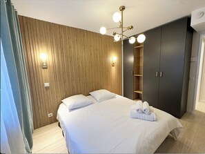 2 bedrooms, iron/ironing board, WiFi, bed sheets - Elegant, Modern and Comfortable 300 mt from the Palais des Festivals (Cannes)