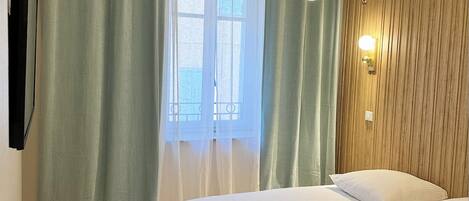 2 chambres, fer et planche à repasser, Wi-Fi, draps fournis