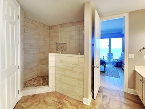 2 quartos, ferros/tábuas de passar roupa, Wi-Fi, roupa de cama