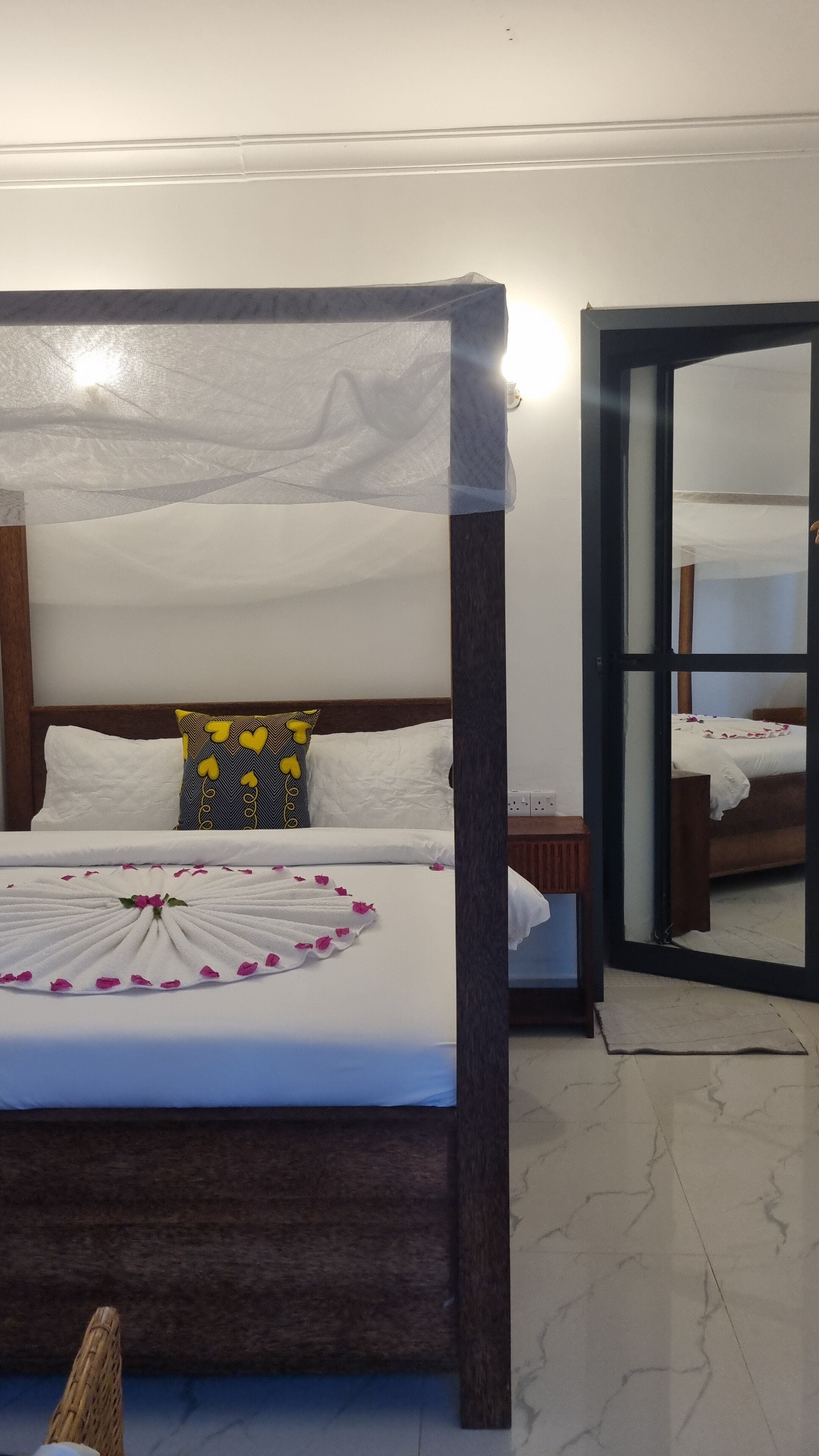 Iron/ironing board, free WiFi