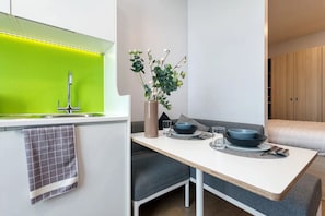 Luksusstudio, tupakointi kielletty | Ruokailu omassa huoneessa