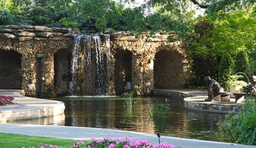 Charming 3-Bed/2-Bath Hidden Gem w Yard (Sleeps 6)