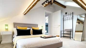 2 bedrooms, iron/ironing board, WiFi (free), bed sheets