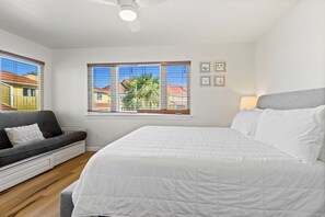 3 bedrooms, iron/ironing board, WiFi, bed sheets - 🏖️Snowbird Haven | Cozy Seasonal Escape | Pool, Parking + Walk to Beach🌊 (Pensacola Beach)