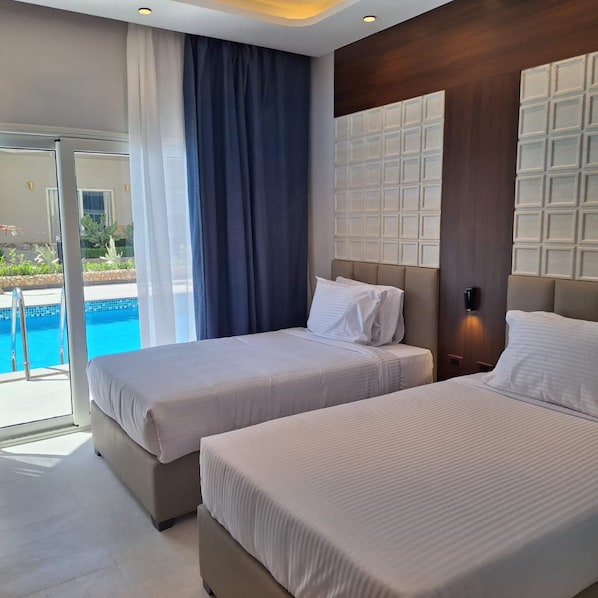 Junior Suite, 3 Bedrooms, Shared Bathroom