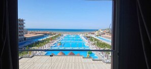 Standard Room ( Sea View ) | Artículos del minibar gratis y caja de seguridad en la habitación 