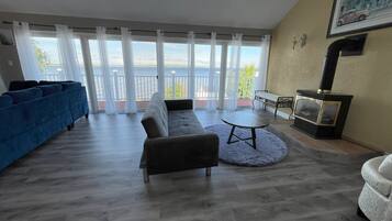 Smart TV, fireplace, DVD player, video library