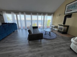 Smart TV, fireplace, DVD player, video library