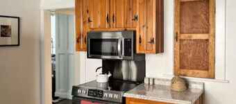 Charming 3-bedroom house, breweries! hiking! wineries! scenic routes! Fishing!