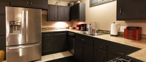 Refrigerador, microondas, horno, placa de cocina