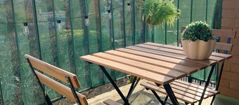 Charming 1-bedroom apartment with WiFi, AC in vibrant East Victoria Park