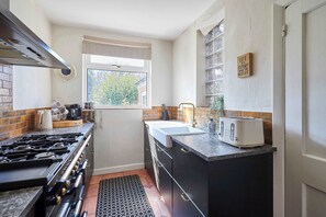 Coffee/tea maker, fridge, microwave, oven - Host & Stay | The Midland Nest (Birmingham)