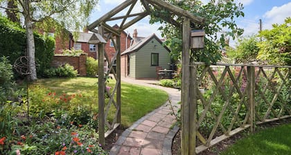 Host & Stay | Garden Studio