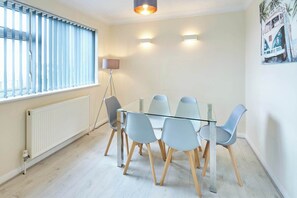 Dining - Host & Stay | Saltdean Sea View (Saltdean)