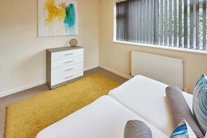 3 bedrooms, iron/ironing board, WiFi, bed sheets