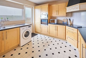 Fridge, microwave, oven, stovetop - Host & Stay | Saltdean Sea View (Saltdean)