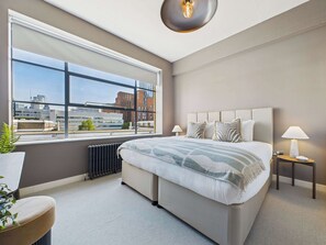 4 Schlafzimmer, Schreibtisch, Bügeleisen/Bügelbrett, Reisekinderbett