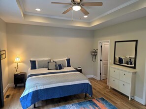 5 bedrooms, desk, iron/ironing board, travel crib