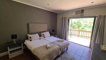 Basic Double Room, 1 Double Bed, Air conditioning, Mountain View