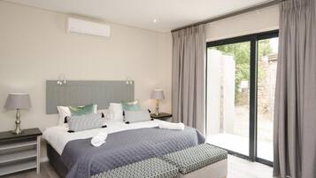 Classic Double Room, 1 Double Bed, Private Bathroom, Mountain View | Desk, free WiFi