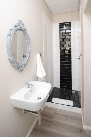 Family Double Room, 1 Double Bed with Sofa bed, Private Bathroom, Garden View | Bathroom | Shower, towels, soap, shampoo - Du Kloof Lodge (Paarl)