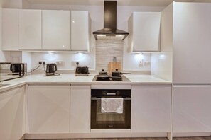 Apartment, 2 Bedrooms | Private kitchen | Toaster