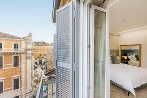 4 chambres, coffres-forts dans les chambres, bureau