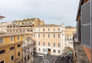 View from property - Historic Skyline Serenity by the Trevi with Panoramic Terraces (Roma)