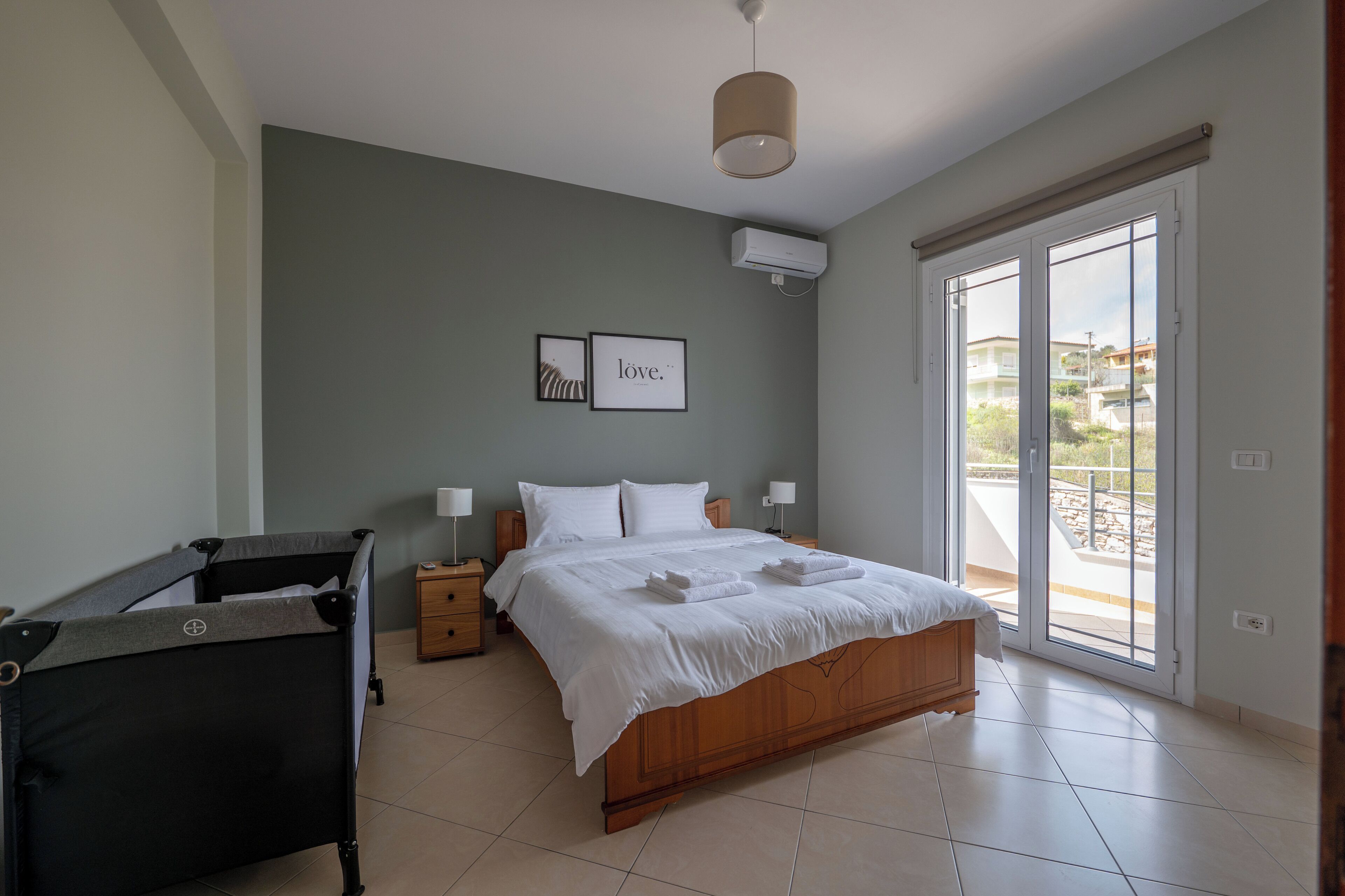 1 habitación, tabla de planchar con plancha, wifi gratis y ropa de cama 