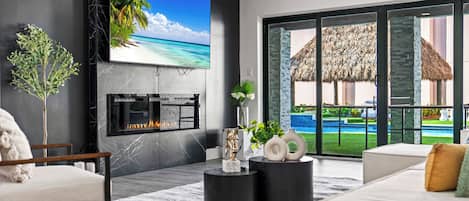Smart TV, chimenea y tenis de mesa